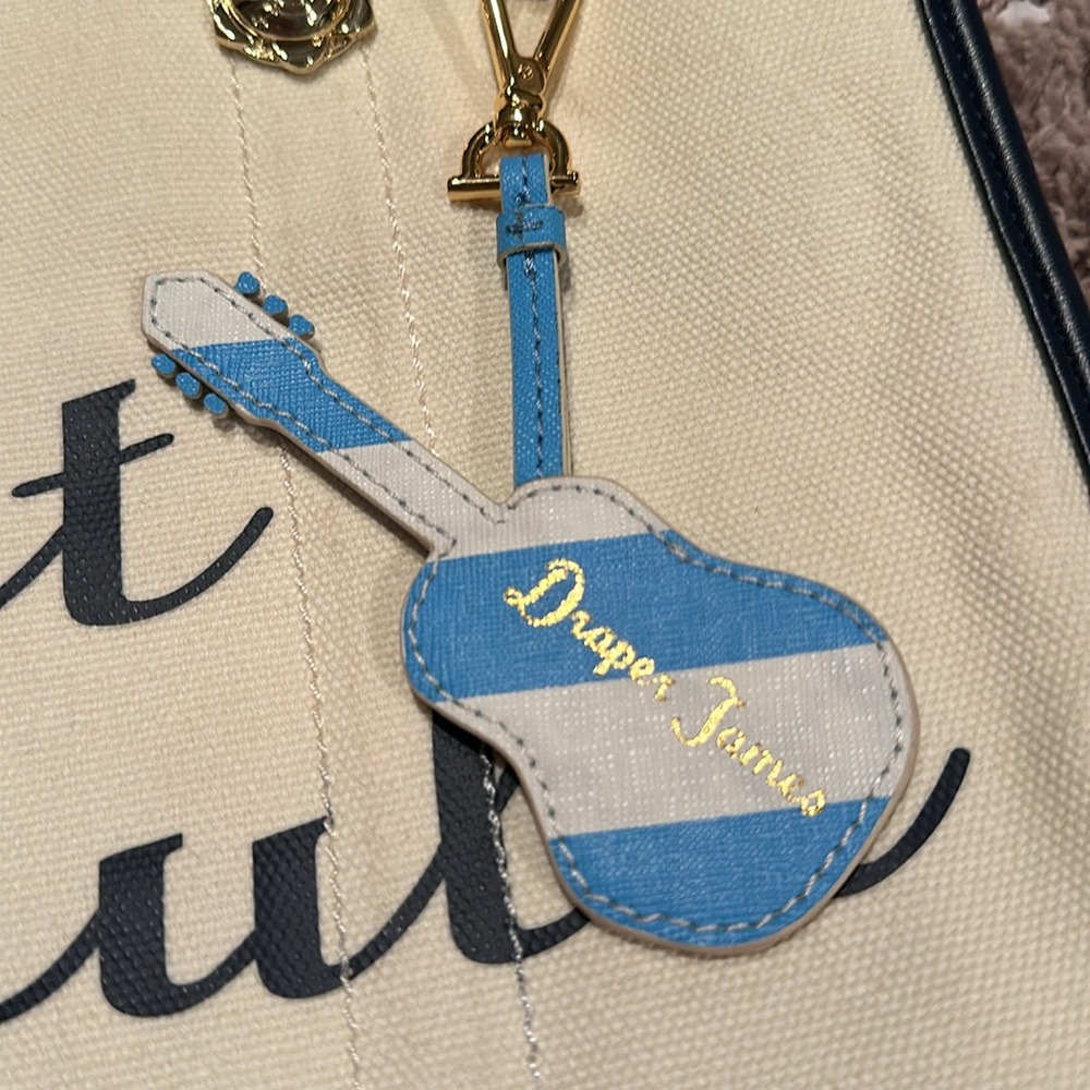 Draper James Vanderbilt tote bag what would Dolly do & Nashville guitar charm - Picture 3 of 7